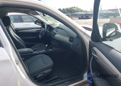 2015 BMW X1 xDrive28I z USA, uszkodzony, nr VIN WBAVL1C54FVY29057